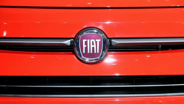 FILE PHOTO: Logo of Fiat Chrysler (REUTERS)