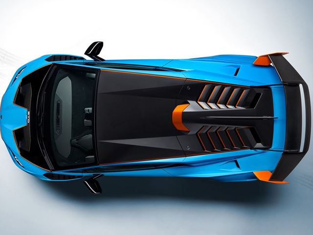 75% of the Huracan STO is made of carbon fibres (including the interiors), significantly reducing the weight of the automobile when compared to the Performante it replaces. The overall dry weight of the car is 1,339 kilos. 75% of the Huracan STO is made of carbon fibres (including the interiors), significantly reducing the weight of the automobile when compared to the Performante it replaces. The overall dry weight of the car is 1,339 kilos.