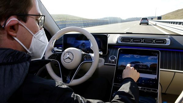 armoede Kip ochtendgloren Daimler-Nokia connected car dispute case referred to European Court | HT  Auto