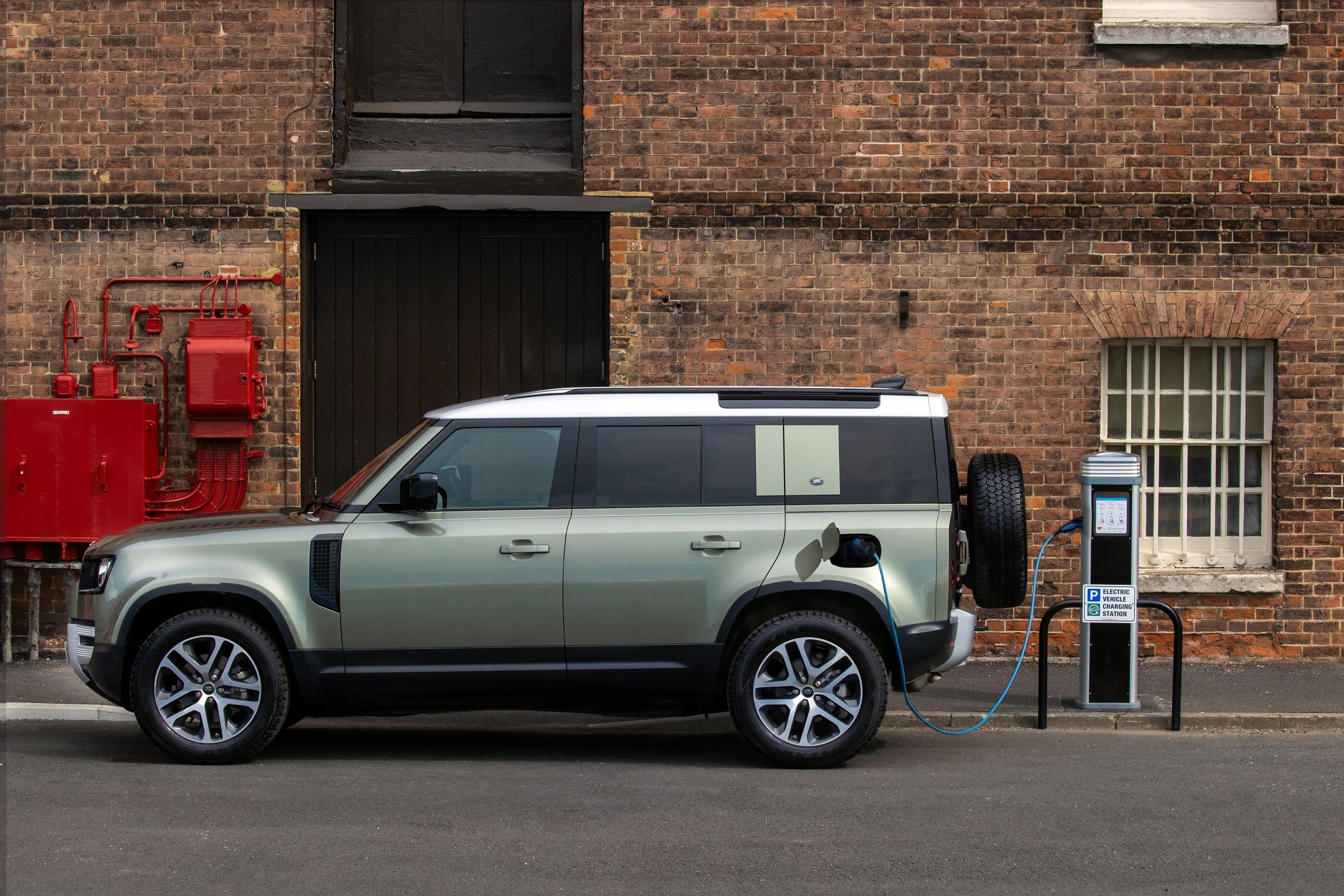 The New Defender Plug-In Hybrid will be offered on the 110 and available in SE, HSE, X-Dynamic HSE and X variants in India. The New Defender Plug-In Hybrid will be offered on the 110 and available in SE, HSE, X-Dynamic HSE and X variants in India.