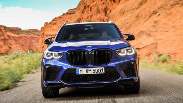 The X5 M Competition will have a dominant road presence thanks to its large front bumper air intake openings which will feed additional air to the coolers. The Sports Activity Vehicle (SAV) will also feature the BMW Laserlight which has a range of around 500 metres.