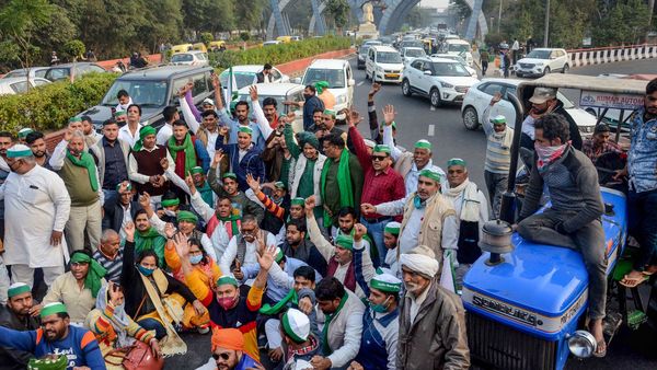 File photo: Farmers stage a protest at Delhi-Noida border against new farm laws (PTI)