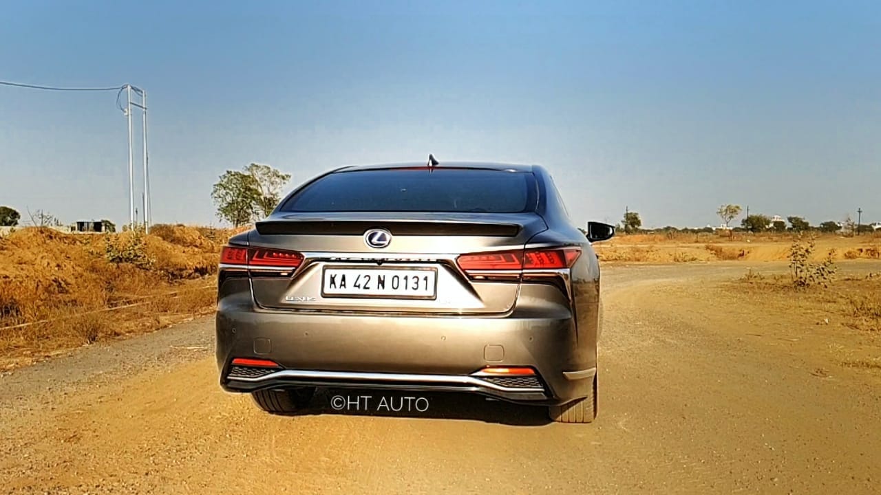 If the front profile of the Lexus LS 500H is out to evoke emotions, the back profile is meant more for conservative admiration. (HT Auto/Sabyasachi Dasgupta)