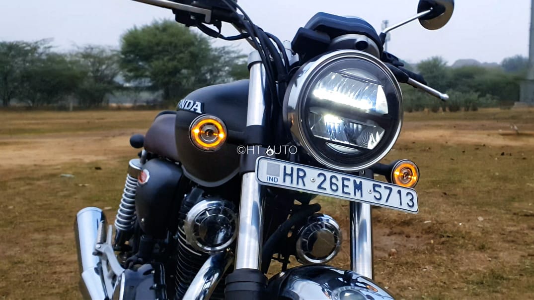 The H'Ness CB350 feels light in action and at the same time manages to remain stable on high speed runs. (HT Auto/Sabyasachi Dasgupta)