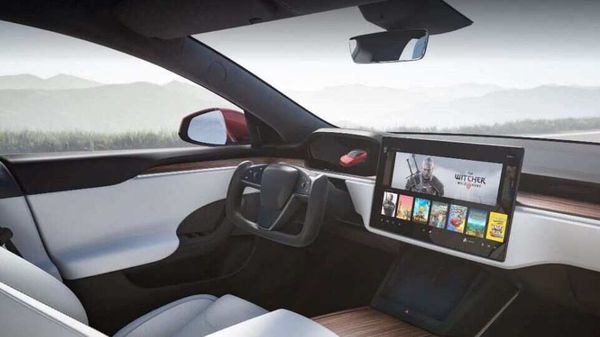 Tesla Model S update to include plane-like steering, TV-like main