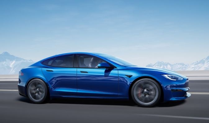 Tesla Model S update to include plane-like steering, TV-like main