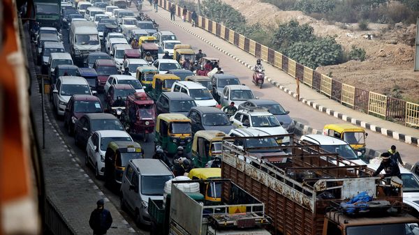 Heavy traffic jam seen at Delhi Ghazipur border.