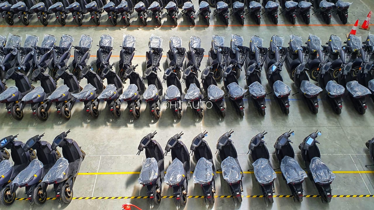 Ather 450X units lined up at the company's Hosur facility. (Photo: Sabyasachi Dasgupta/HT Auto)