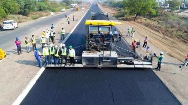 NHAI creates world record by constructing 25.54-km road in 18 hours | Auto  News