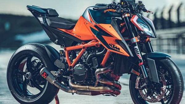 KTM BeLux  2022 KTM 1290 SUPER DUKE R AND KTM 1290 SUPER DUKE R EVO  THE  BEAST EVOLVED The everpopular KTM 1290 SUPER DUKE R roars into 2022 with  a