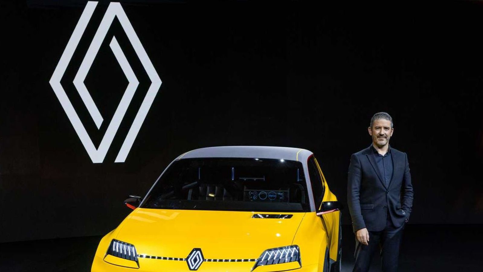 Renault In Its New Attire: Unveils A New Logo