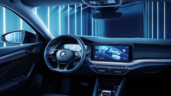 Inside the new Octavia Pro stands out a latest generation infotainment system with a large 12-inch central display,