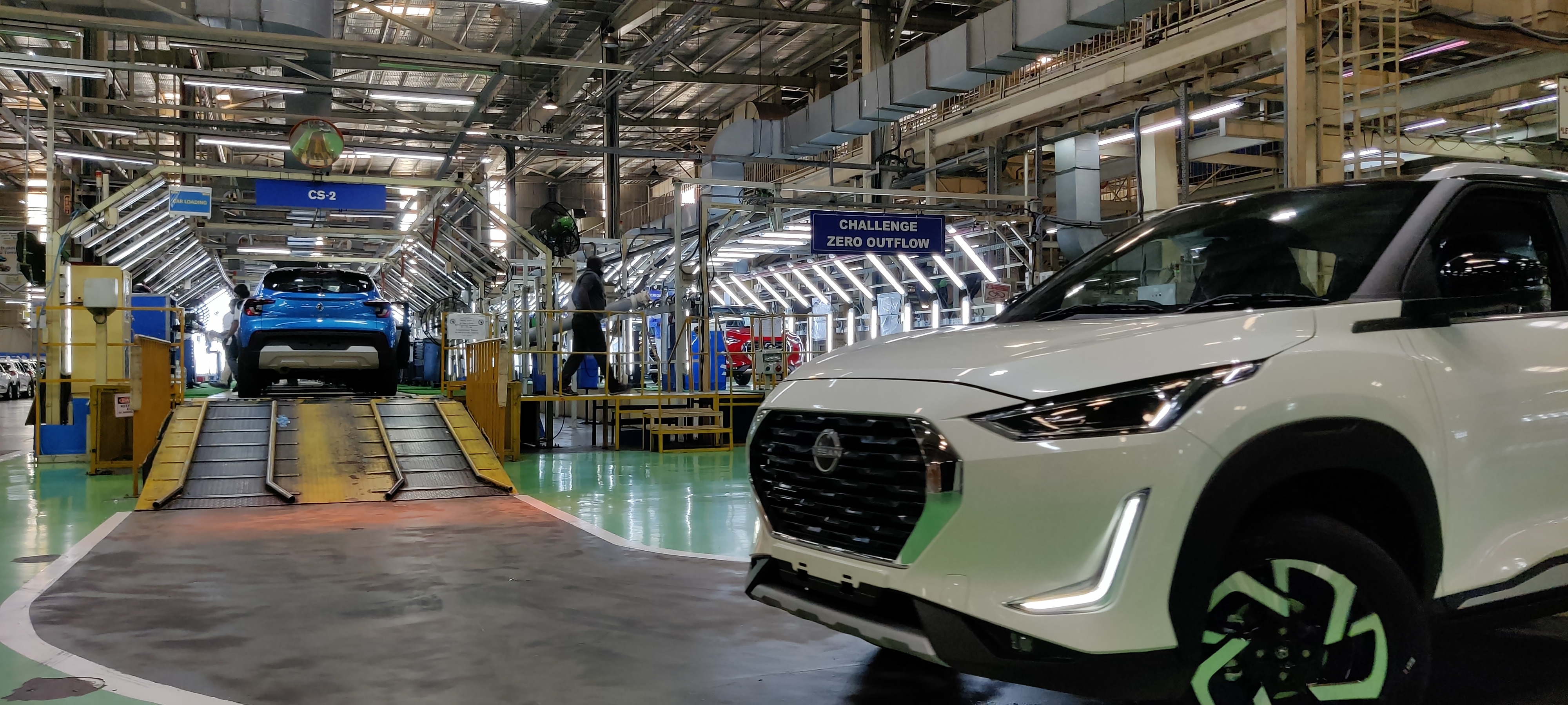 Nissan Magnite (in white) and Renault Kiger are both manufactured at the same RNAI plant near Chennai.