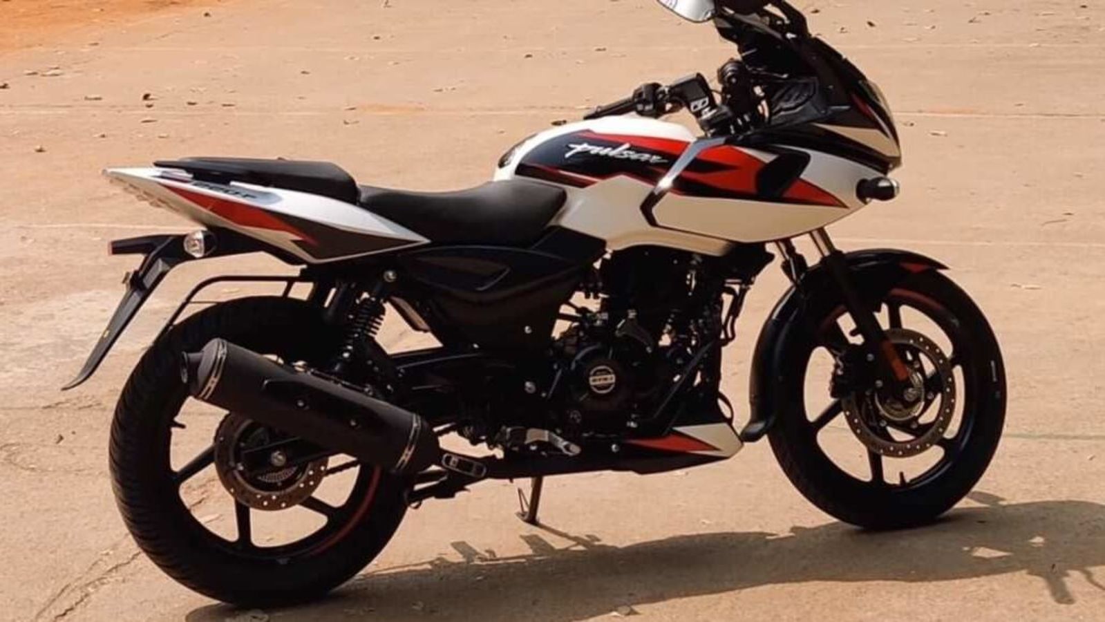 Bajaj Pulsar 220F to be launched in new colours soon | HT Auto