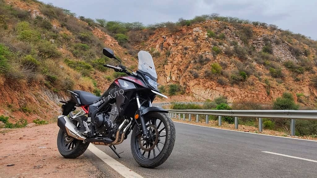 The CB500X features a 471cc, eight-valve, liquid-cooled, parallel twin-cylinder engine that churns out 47bhp of power at 8,500 rpm and 43.2 Nm of torque at 6,500 rpm. It comes mated to a six-speed gearbox which also gets an assist and a slipper clutch mechanism. (Image Credits: HT Auto/Prashant Singh)