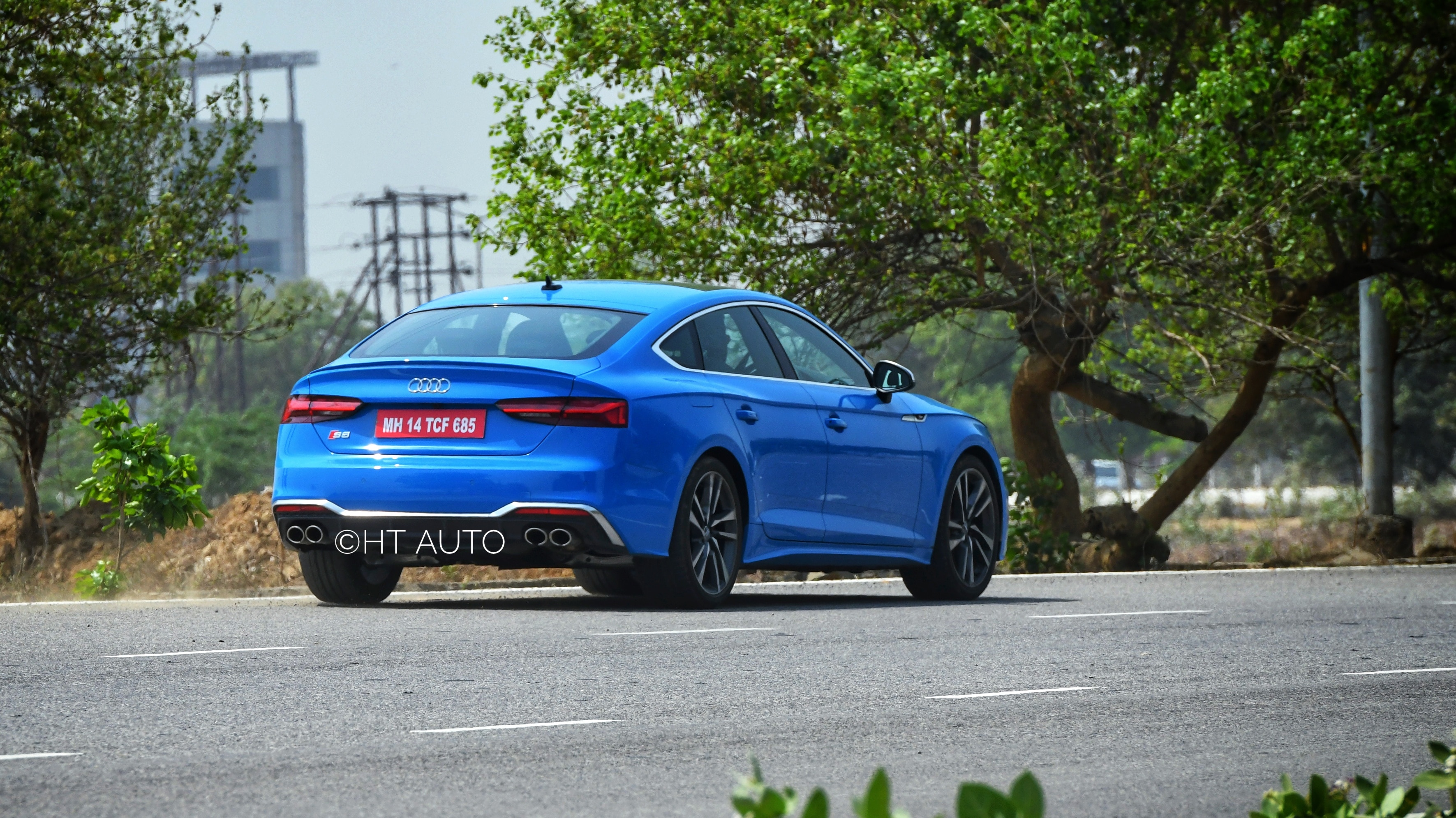 Quattro permanent all-wheel drive with a self-locking center differential makes S5 Sportback remain in control regardless of how much one is pushing it to its extremes.