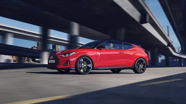Hyundai is offering special incentives to dealers for clearing out the stock of Veloster performance hatchbacks. (Hyundai.com)
