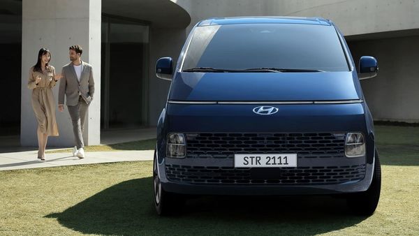 Hyundai Staria Minivan Revealed With Spaceship Design And 11 Seats