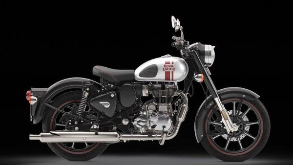 Royal Enfield Classic 350 in Metallo Silver colour option.