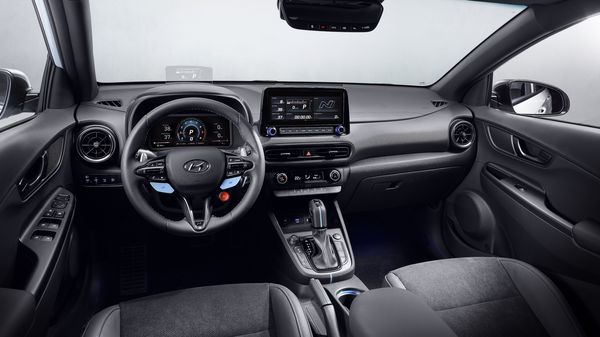 The interior of the new Hyundai Kona N SUV also highlights the sporty character of the car.