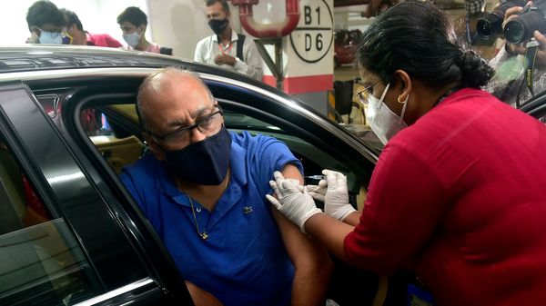 drive in vaccination starts in delhi