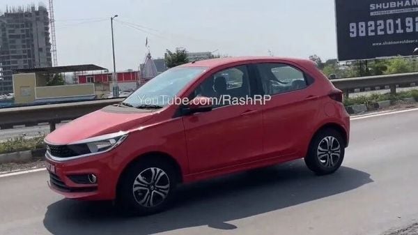 The spotted prototype of the CNG-powered Tata Tiago is likely a mid-spec variant. Image Credits: YouTube/RashRP