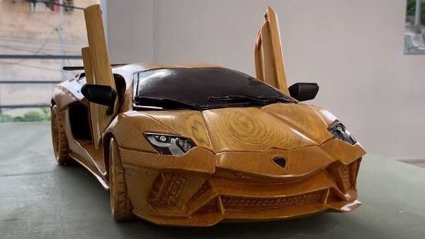 This Miniature Wooden 2021 Lamborghini Aventador S Gets Working Scissor Doors