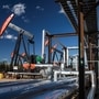 Any abrupt halt to new oil and gas projects by next year still appears unlikely, however, as energy majors' spending plans still tilt heavily towards hydrocarbons, and oil-producing nations such as Norway plan new licensing rounds. (imperialoil.ca)