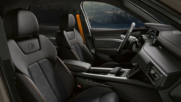 Interior of the Audi e-tron S line black edition