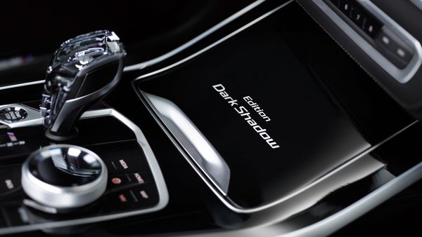 The BMW X7 M50d ‘Dark Shadow’ Edition SUV is powered by three-litre six-cylinder diesel engine mated to an eight speed steptronic sport automatic transmission.