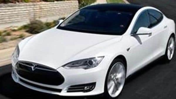 Tesla-launches-Model-S-4WD