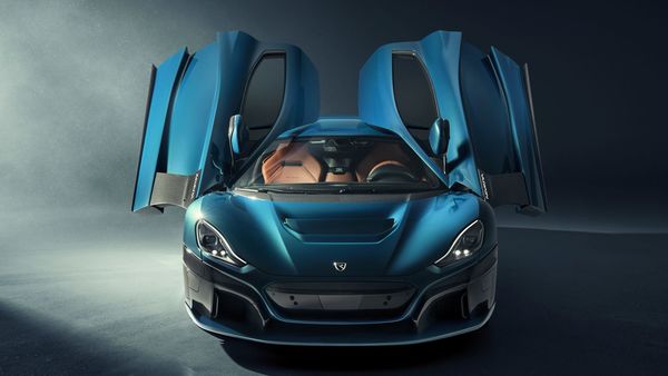 Rimac Nerva features butterfly scissor doors for easy entry and exit.