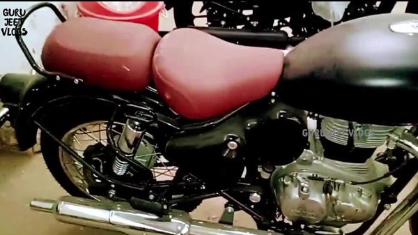 Burgundy coloured split seats are new for the Royal Enfield Classic 350 motorcycle. Image Courtesy: YouTube/Guru Jeet Vlogs