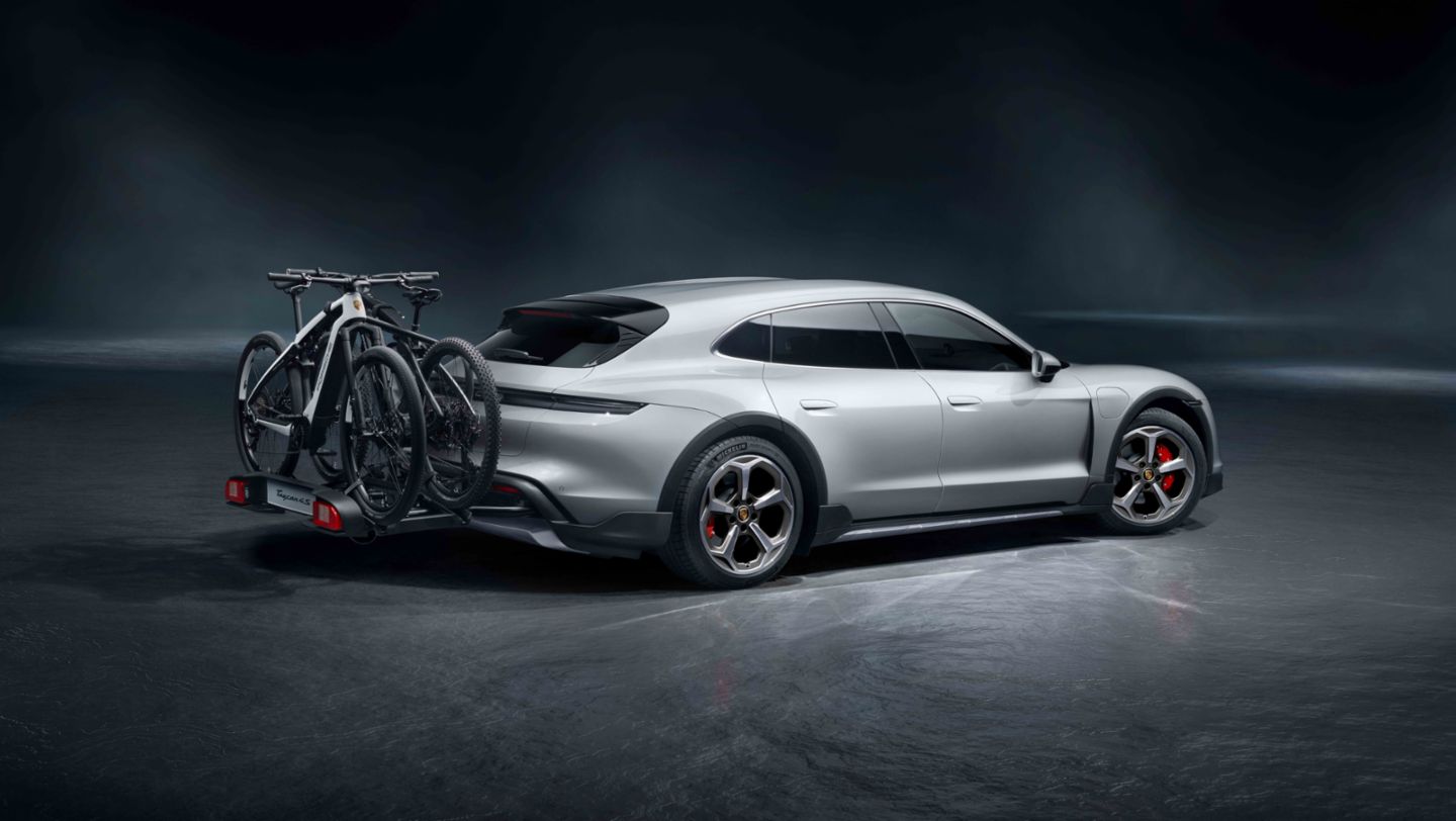 One can mount up to three e-bicycles on this rack available in the new Turismo.