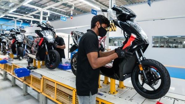 A view of the vehicle assembly line at the Ather factory.