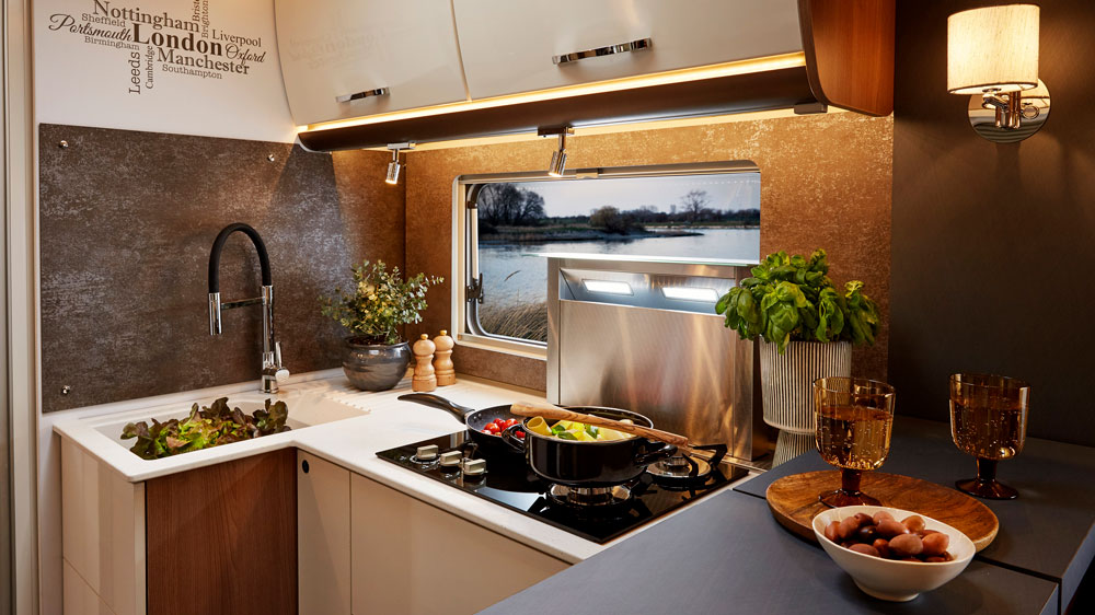 The kitchen's functional elements are electrically controlled.