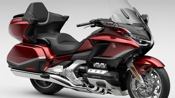 Honda Rides In 21 Gold Wing Tour Premium Tourer In India At 37 Lakh Gets Airbag Dct Gearbox