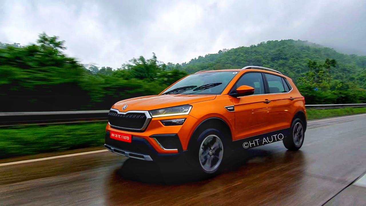 Kushaq's high ground clearance helps it tackle road aberrations with relative ease. On clean roads, the tyres offer good grip to keep it steady. (HT Auto/Sabyasachi Dasgupta)