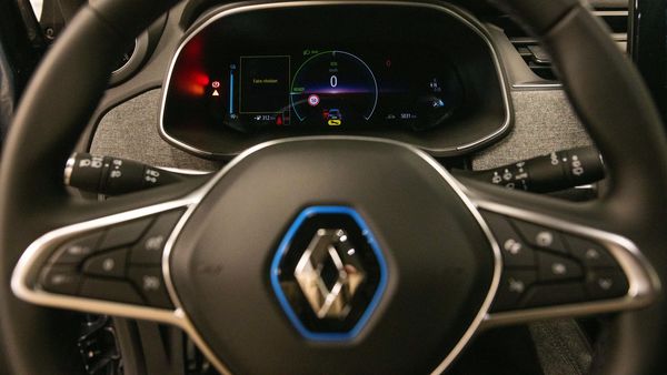 Renault to sell 9 electric vehicles out of 10 by 2030, launch 10 new EVs by 2025. (File photo) (Bloomberg)