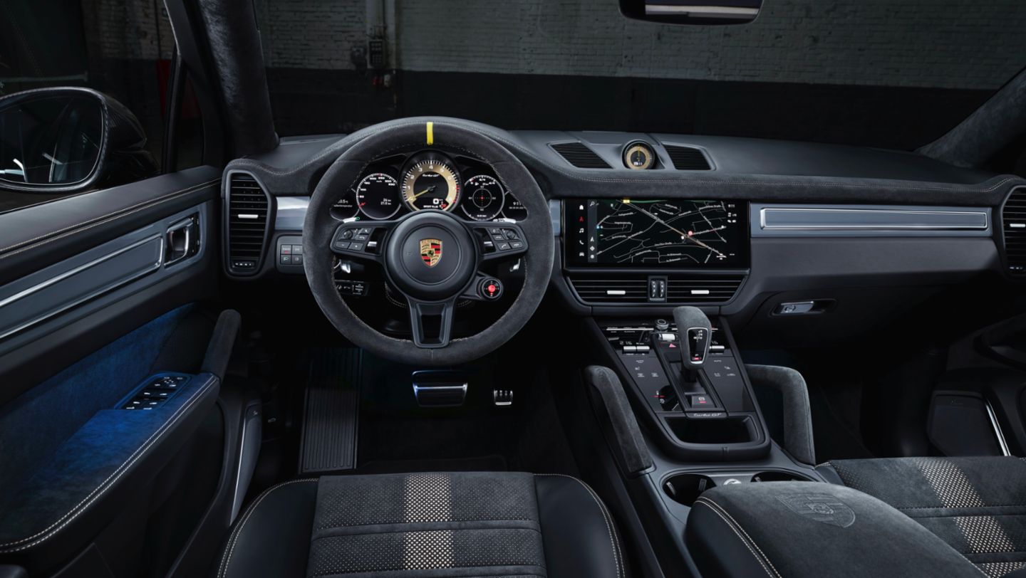 On the inside, the new Cayenne Turbo GT gets multifunction sports steering wheel with a central yellow marking and the latest generation of the PCM (Porsche Communication Management) infotainment system with a new interface.
