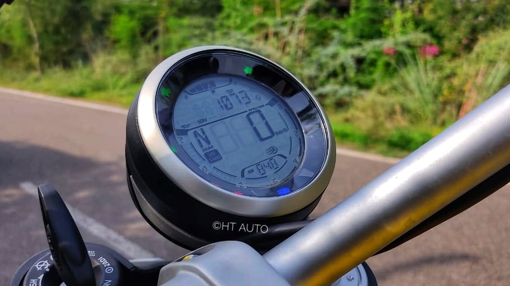 The digital LCD display might not be the biggest unit you've seen on a bike, but the screen remains fairly crisp and bright, irrespective of the lighting conditions. The digital LCD display might not be the biggest unit you've seen on a bike, but the screen remains fairly crisp and bright, irrespective of the lighting conditions.
