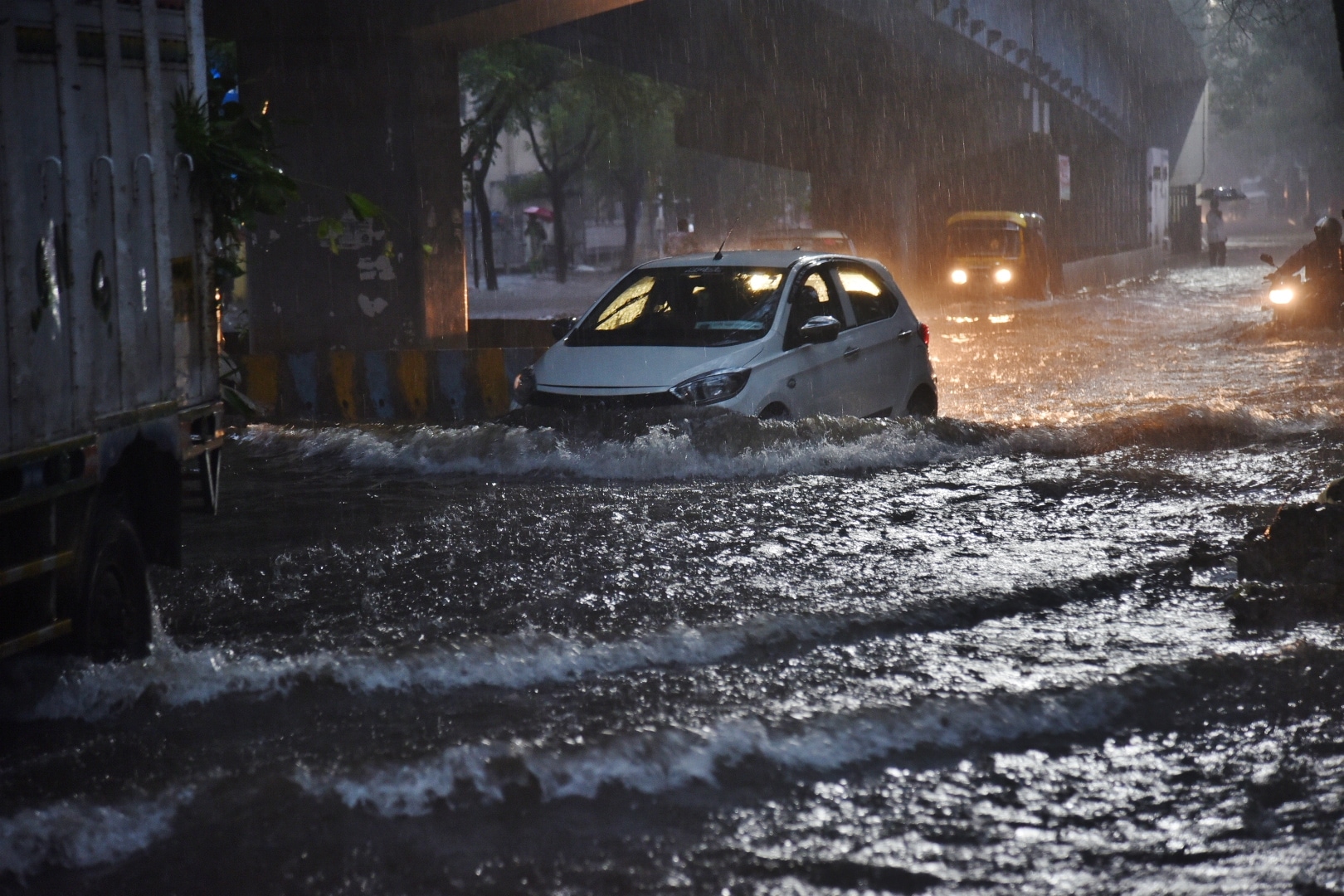 From Mumbai to Munich and beyond, flooding slams brake on daily life ...