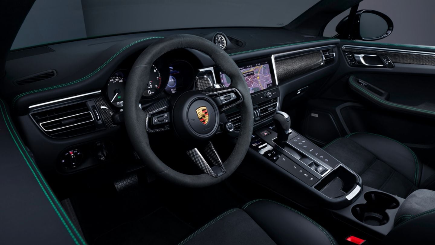 A look at the cabin of the new Porsche Macan GTS.