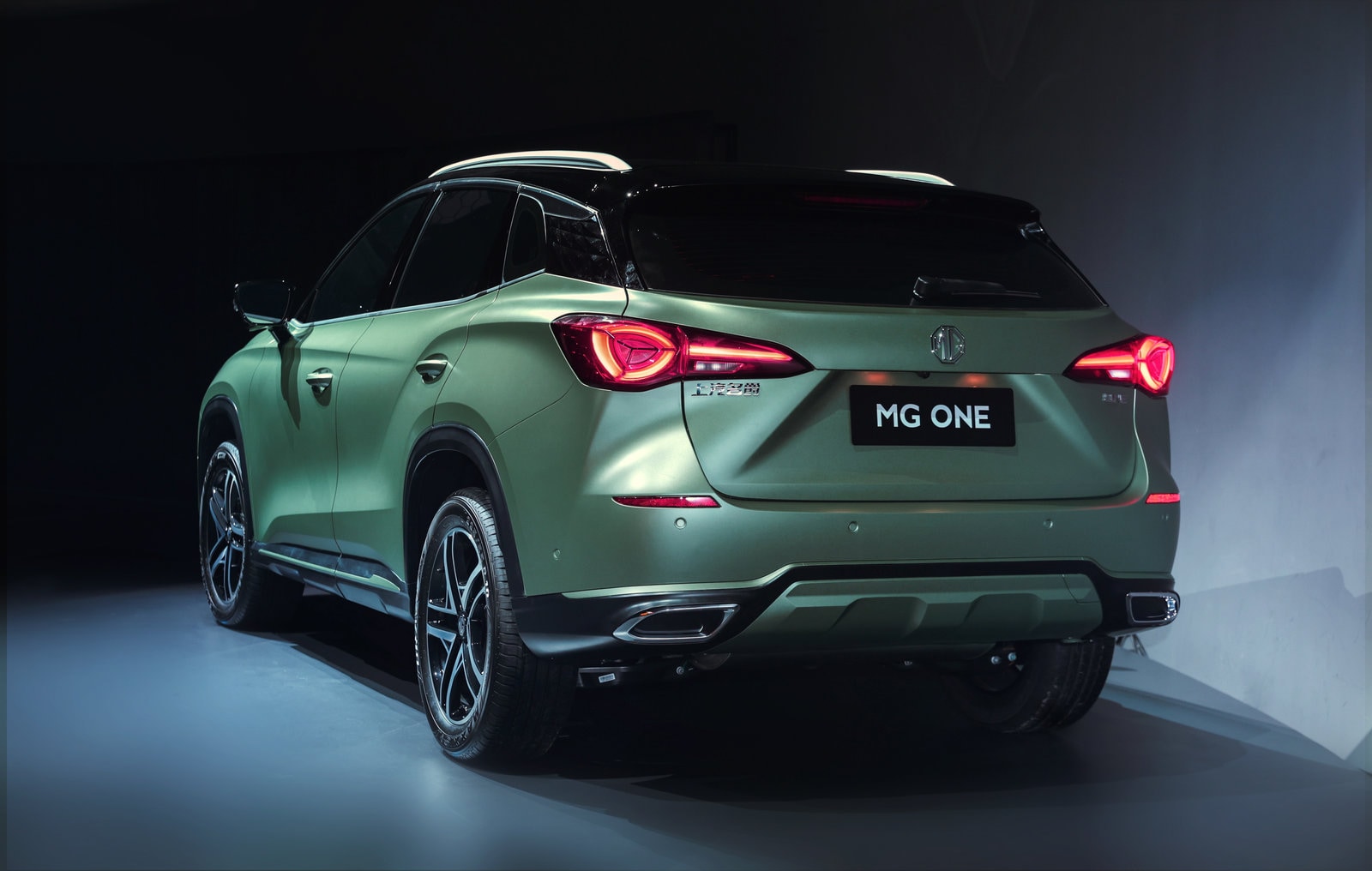 The rear profile of MG One SUV.