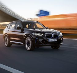 The new BMW iX3 comes with several changes, like a significantly enlarged BMW kidney grille, flatter headlights and three-dimensional LED taillights.