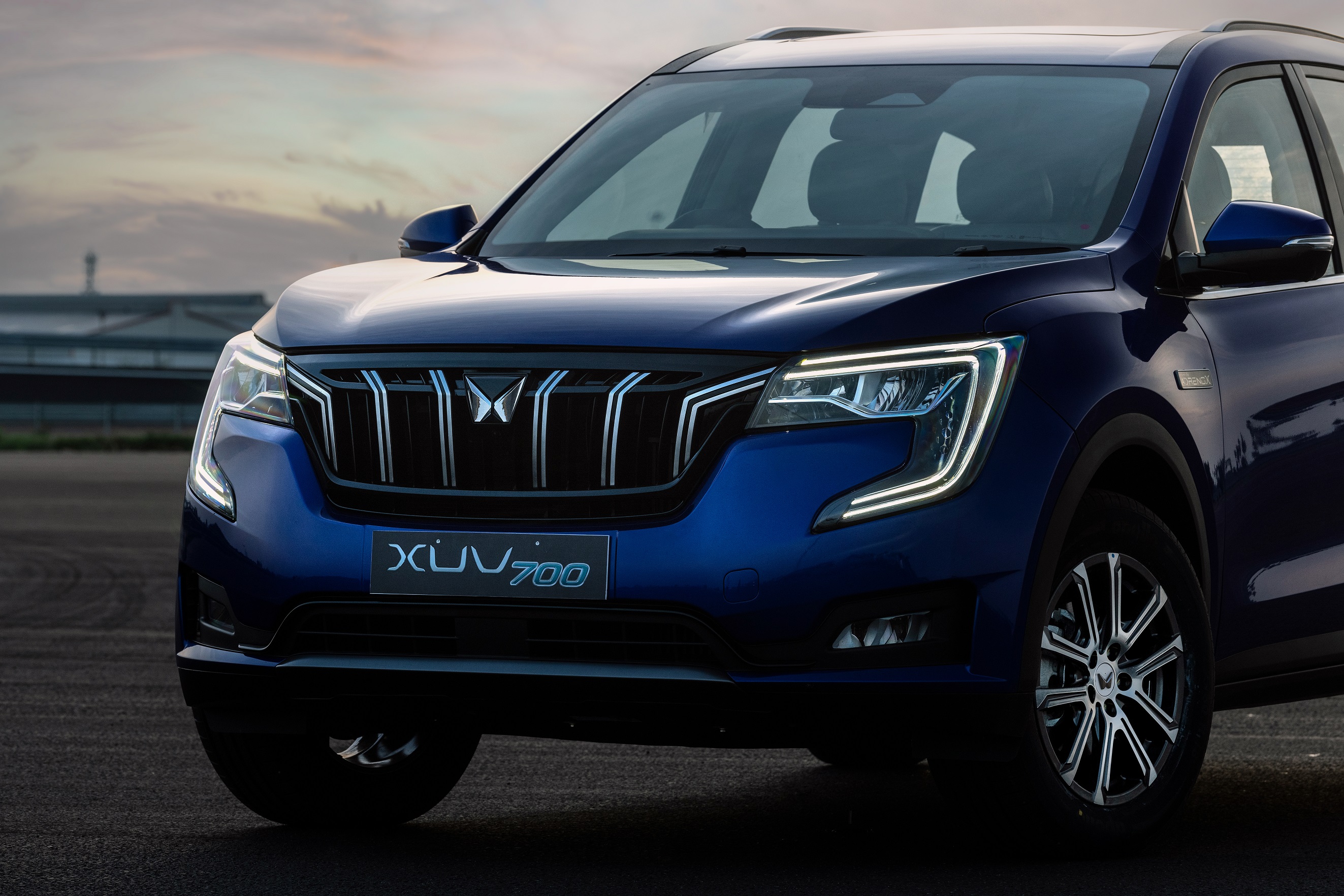 Mahindra XUV700 unveiled; powerpacked engines, milelong list of