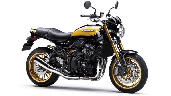 The new Yellow Ball colour option on the Z900RS SE packs golden-coloured wheels and suspension components.