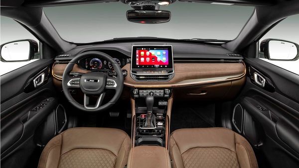 The interior of the Jeep Commander SUV is dominated by a 10.1 inch Full HD wide touchscreen infotainment system and an even bigger 10.25 inch fully digital instrument cluster. The interior of the Jeep Commander SUV is dominated by a 10.1 inch Full HD wide touchscreen infotainment system and an even bigger 10.25 inch fully digital instrument cluster.