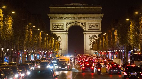 La France a réduit la limite de vitesse des véhicules à Paris à seulement 30 km/h.  Voici pourquoi