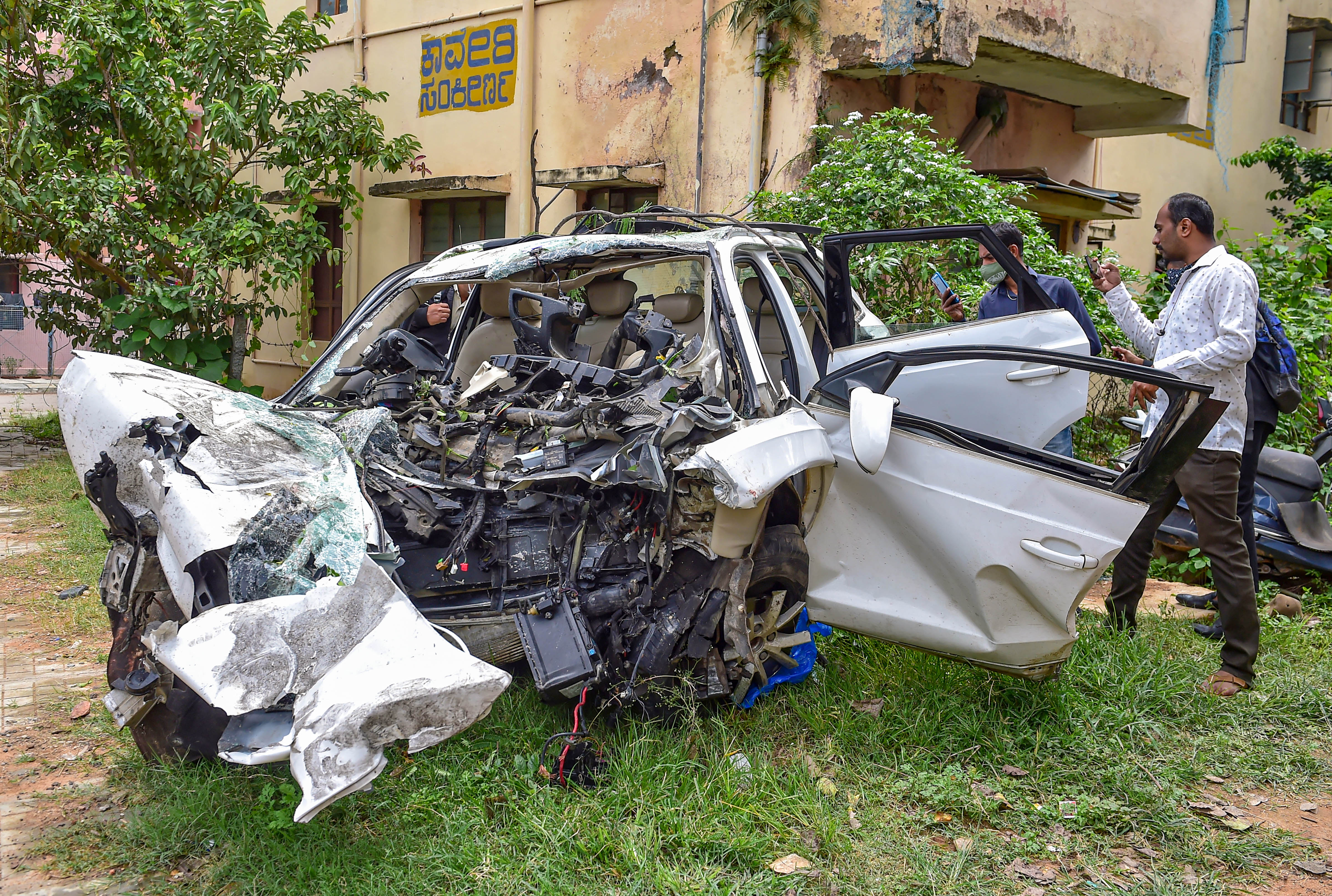 The impact of the crash was huge as the SUV has been completely mangled and its front portion has been destroyed beyond recognition. The impact of the crash was huge as the SUV has been completely mangled and its front portion has been destroyed beyond recognition.